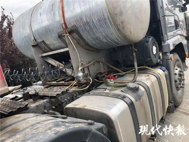 大货车600升水箱装满了柴油,民警:背了一个大炸弹