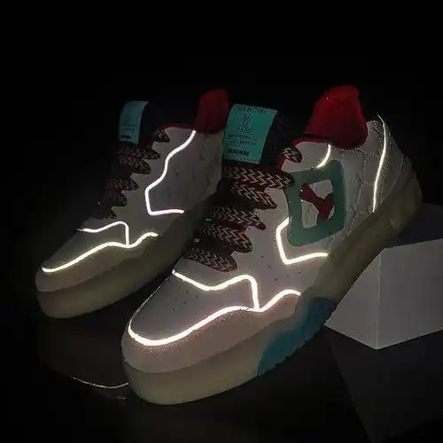 复古情侣潮酷板鞋爆米花鞋底夜光效果百搭拿捏多种风格