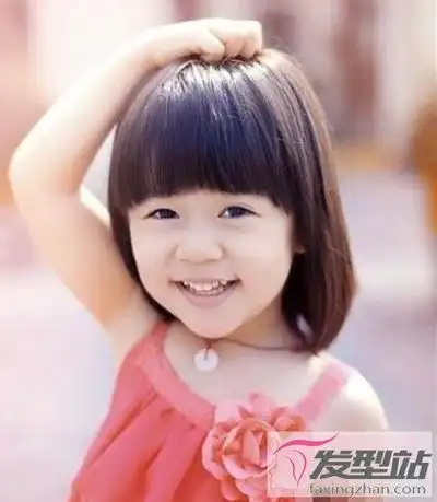 适合小女孩的短发发型 短直发更显乖巧可爱个性