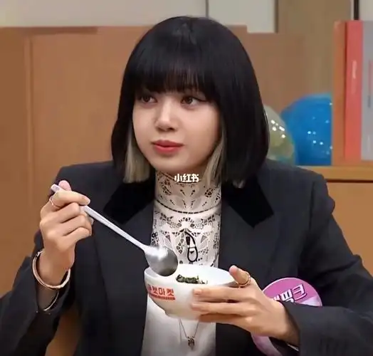 分享一组稀有照片78我回来了78祝大家逢考必过#lisa #blackpink