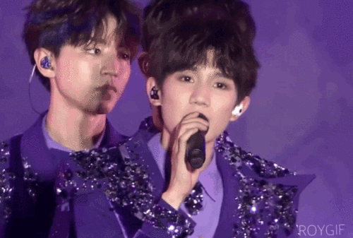 tfboys演唱会上王源眼妆盘点,粉丝:王源都到了化眼妆的年纪啦