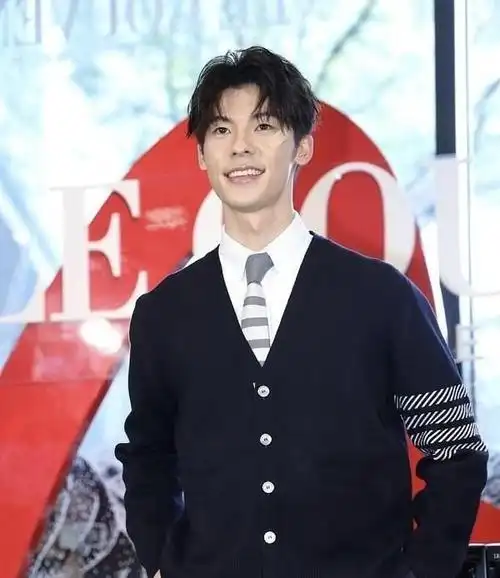 许光汉中分发型_发型图片