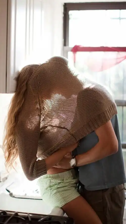 浪漫七夕节情侣接吻,高清图片,手机锁屏桌面-壁纸族