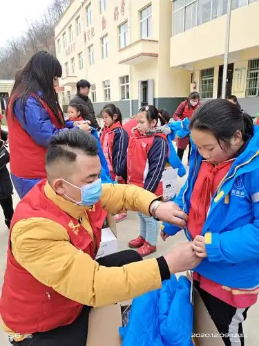 献爱心,传递温情,洛南县义工联合会.