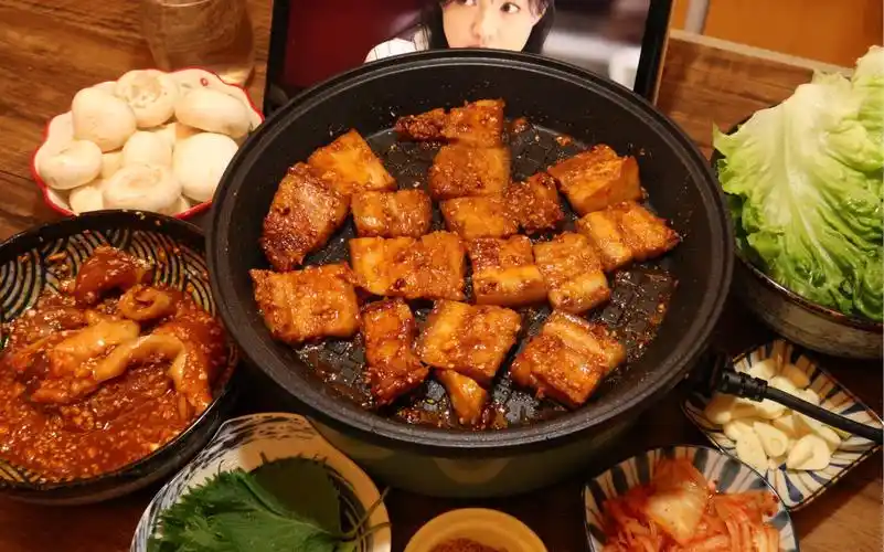 自制韩式烤五花肉加上超好吃的辛拉面在家一口气吃过瘾