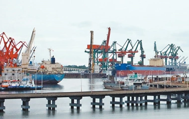 位于印度尼西亚苏拉威西岛的青山工业园的自建港口.