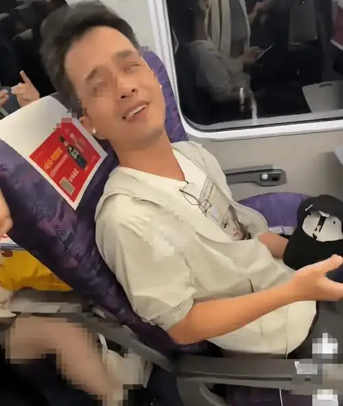 男子高铁霸座!称自己"很累",反讽女子"一根筋"