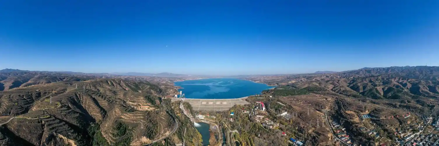 汾河水库秋日盛景,青山环抱间的璀璨明珠_山西省_黄河_源头