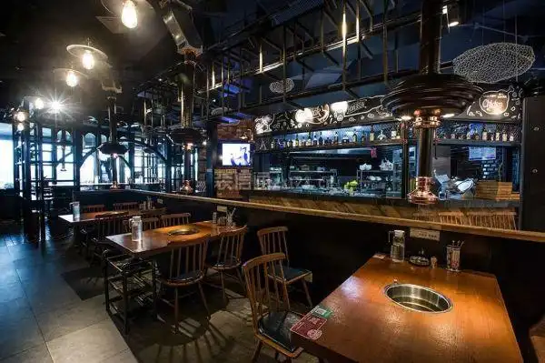 餐饮空间设计案例赏析▏复古工业风烤肉店,氛围感有了!