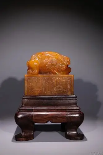 《回流寿山田黄石龙凤呈瑞印章》