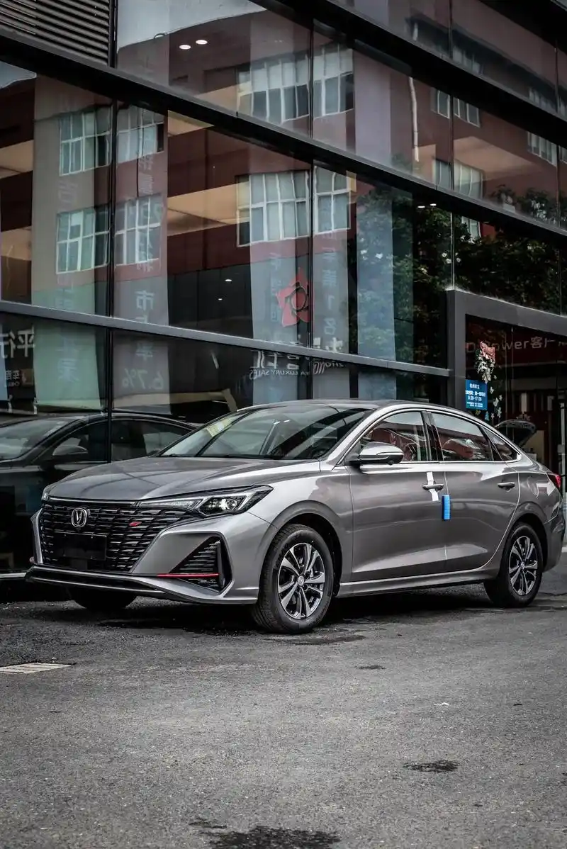 2023款逸动plus畅享钛光银灰.#长安汽车 #逸动plus 畅享钛光银灰 1.