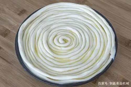 醒面一般分两次进行,一次是和好面以后醒面,第一次