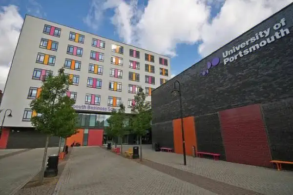 9297英国朴次茅斯大学|本科留学98