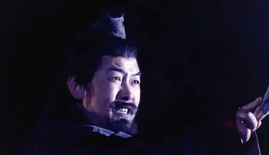 不仅如此,罗贯中在小说中特地加入陈宫与曹操同行,从陈宫的反应及表情