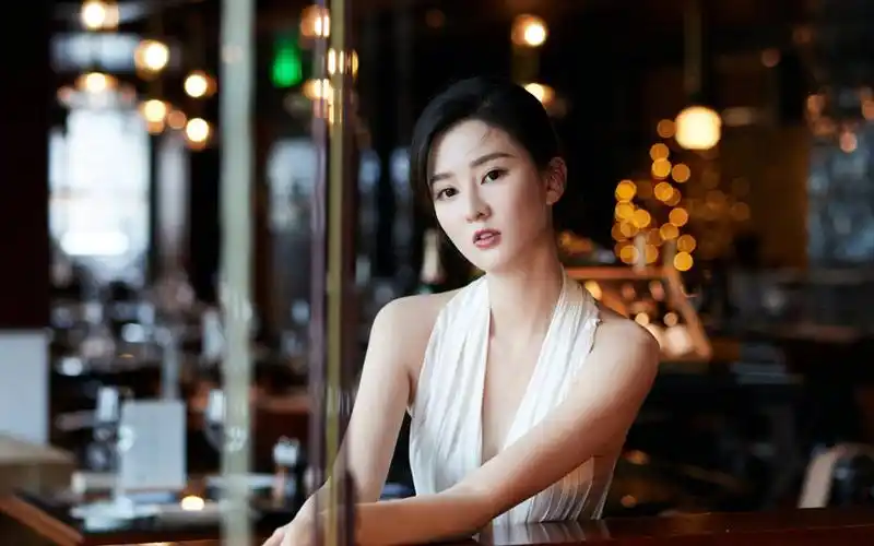 乔欣深v礼服性感写真桌面壁纸