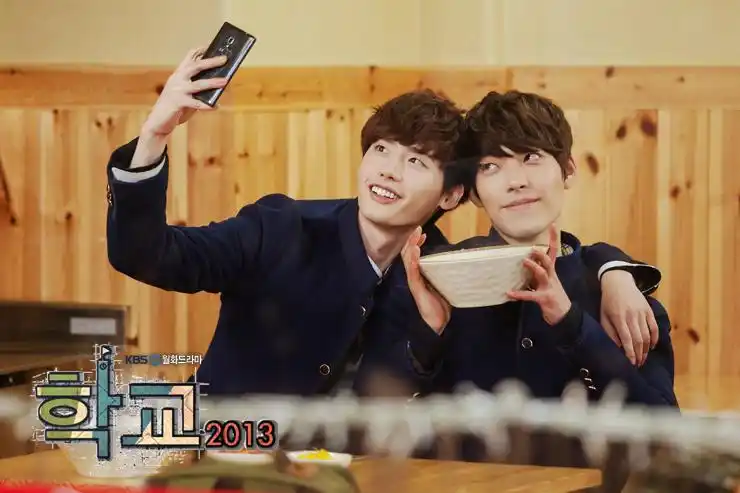 《学校2013》售后!李钟硕晒与金宇彬健身后合照-谈天说地-五七社区