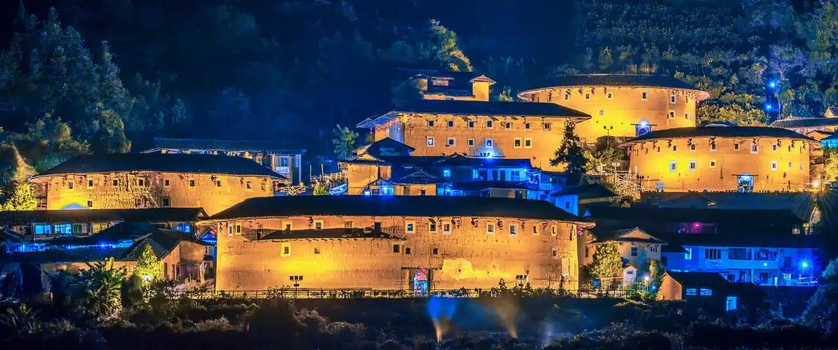 土楼夜色拍摄于永定土楼建筑群