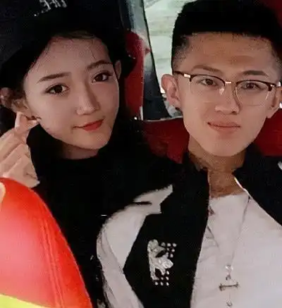 牌牌琦今年举办婚礼?看到小伊伊"喜庆婚纱照",网友:太场面了