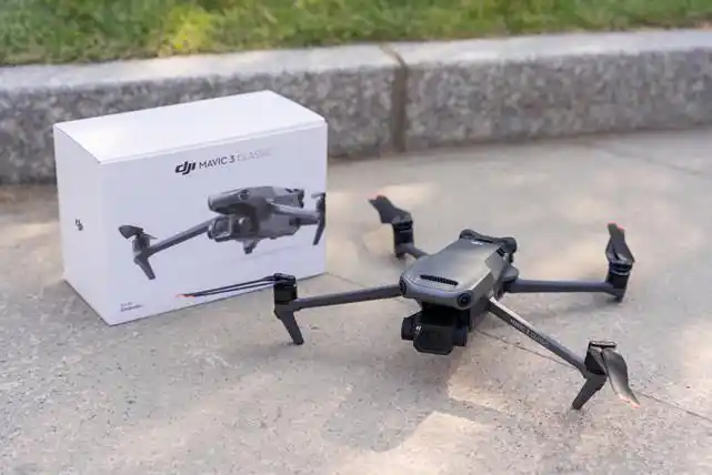 大疆mavic 3 classic无人机评测 哈苏大底相机与专业航拍体验壮大御3
