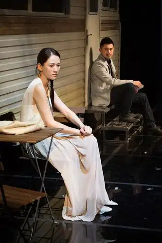 陈乔恩跨界演话剧场面火爆一票难求粉丝看不够