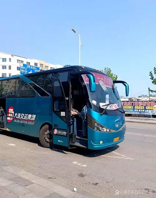 如果你从大连火车站出发,记得赶在5:20之前,跳上一辆去开发区的中巴车