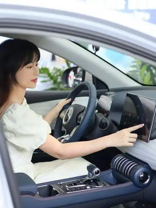 立下一个flag 今年必须拿到驾照!#手握方向盘的女孩子 - 抖音