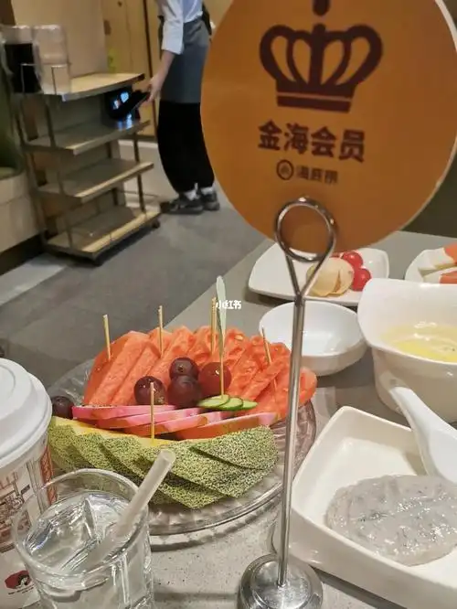 早上收到海底捞短信终于升级金海会员了,下午就馋着去吃了.