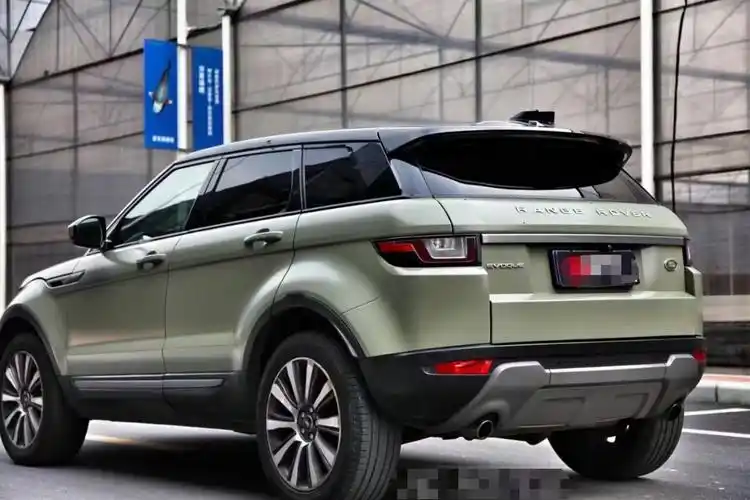 路虎发现走越野路线,路虎揽胜走轻松舒适的驾乘路线,应该说极光和极光