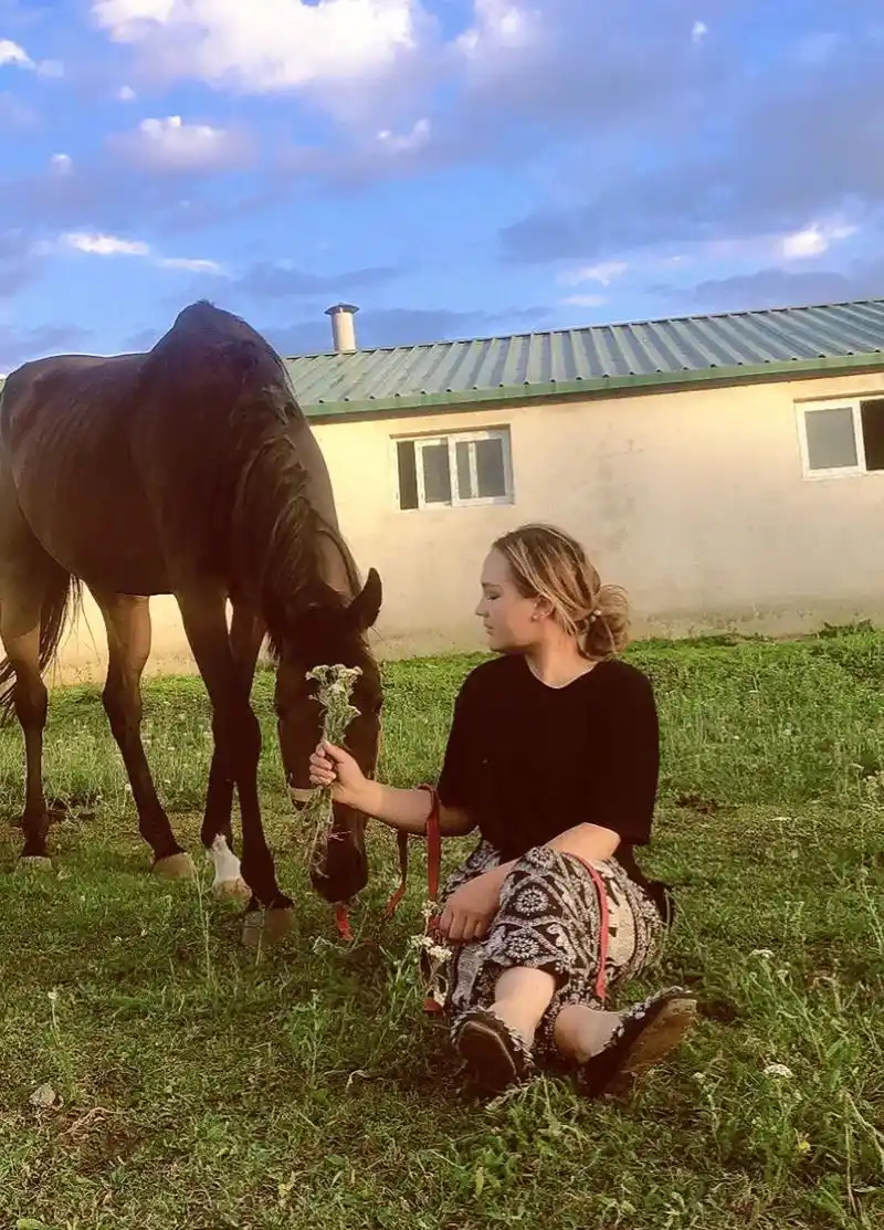 爱马如命#我的草原我的马我想咋耍就咋耍 #哈萨克爱马姑娘sy - 抖音