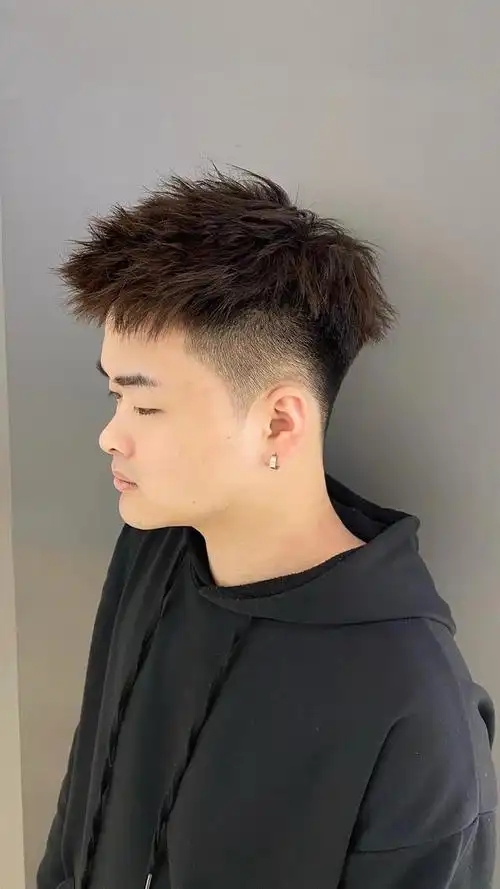 今夏超火的男士发型,清凉显精神,越来越多男士这样剪