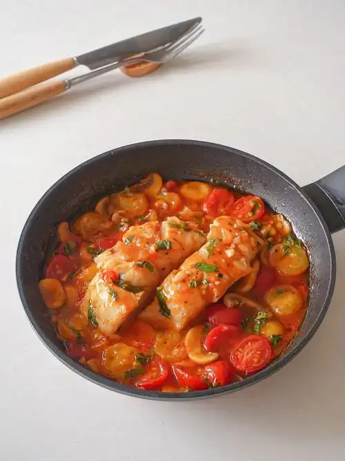 健康早餐02意式风味锅烧番茄鳕鱼