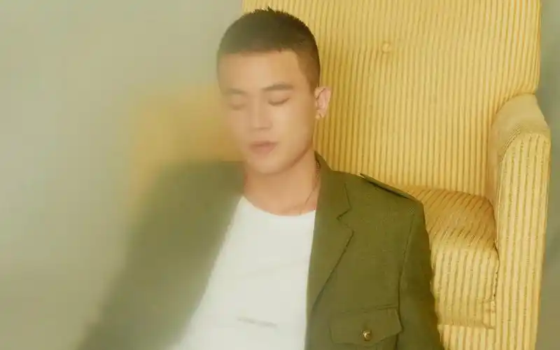 欧豪阳光帅气写真图片高清壁纸