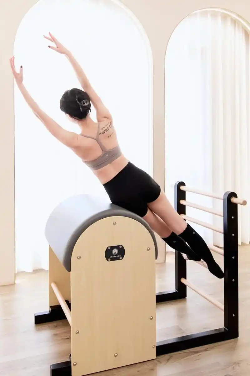 瑜伽·普拉提女孩(室内篇)