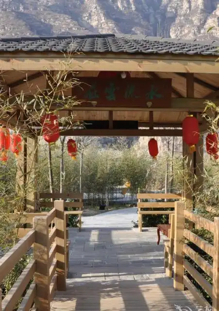 云泽山庄凤凰池汤泉和北京乐高探索中心哪个更好玩