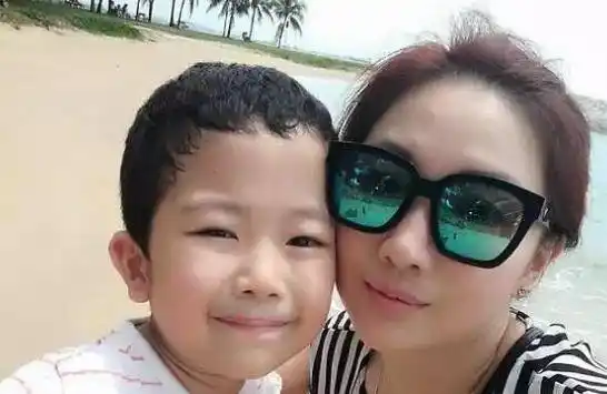 李佳薇,嫁给富商后退役成为总裁,婚后幸福的她少女感十足_李超_北京