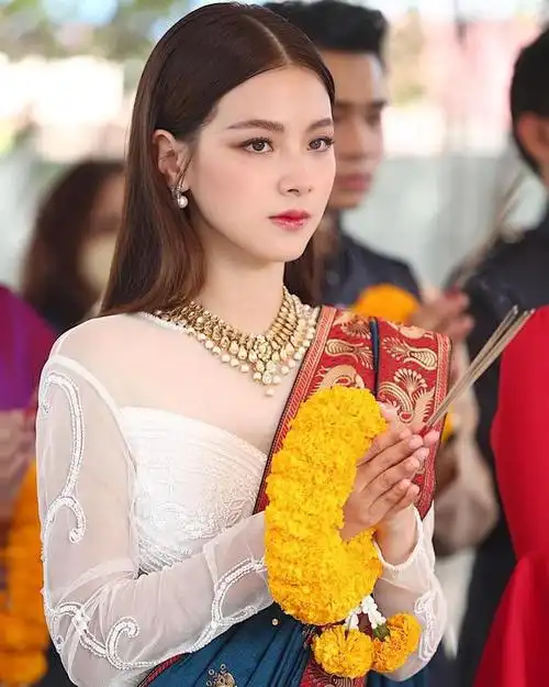 平采娜是泰国当红小花,人美戏路广,近年也被誉为全亚洲戏路最广