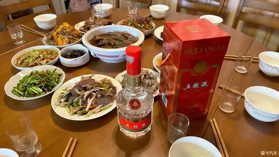 今天在老辈子家里喝到一瓶二十多年的五粮液,巴适惨了.