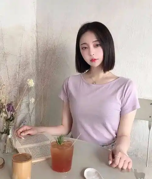 "一刀切"短发,展现优美的锁骨线条,性感又撩人_女生_发型_层次