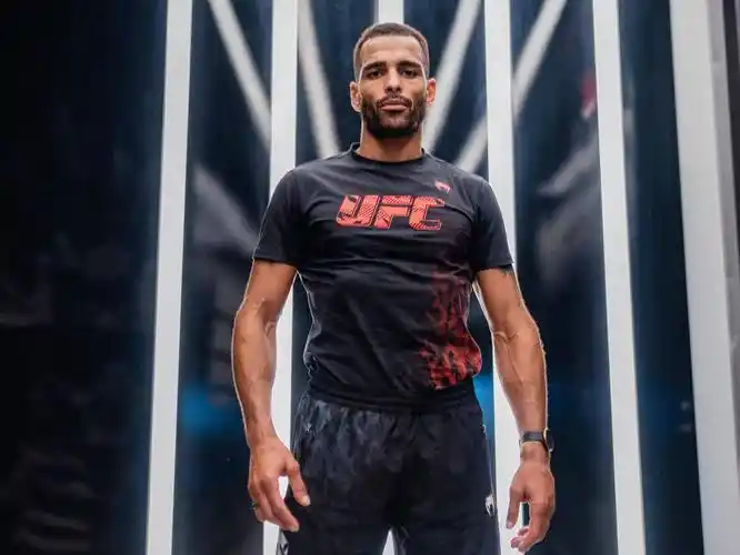 myoband能量队长形象大使ufc次中量级运动员丹尼罗伯茨