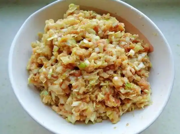 白菜猪肉饺子馅的做法,白菜不出水,饺子汁多鲜美好吃