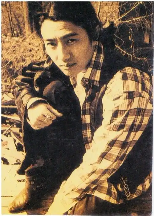 郑钧年轻时颜值