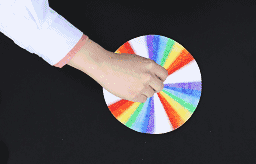 彩色陀螺转起来下面是脑洞大开时间:如果按照颜色,把彩虹糖码成不同