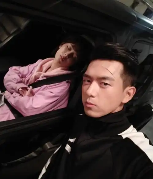 杨紫李现恋情最新消息,两人私密交往恋情再添实锤?_9万个为什么