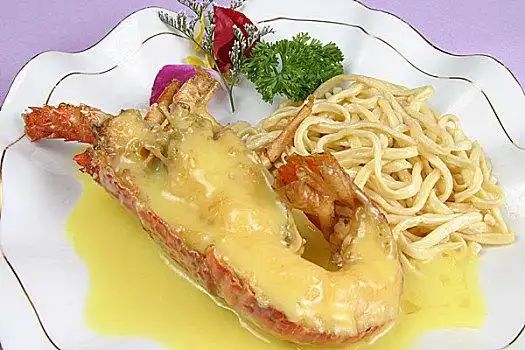 芝士牛油焗龙虾仔,伊面底