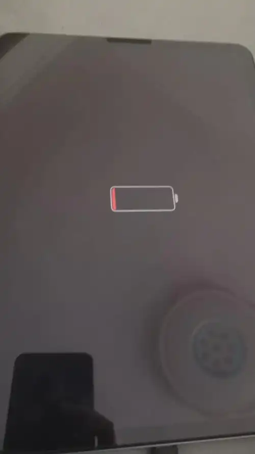 ipad pro11没电黑屏之后没办法充进去电,会一直闪烁这个画面这是怎么