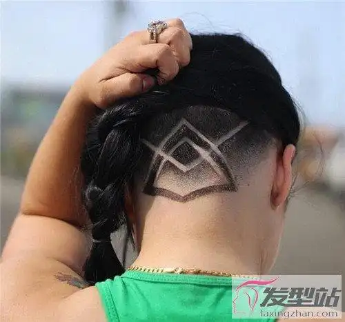 女生后脑勺雕刻发型 甜酷时髦前卫个性