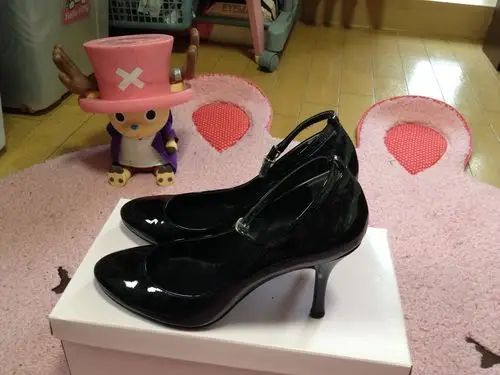 帮老婆出售闲置高跟鞋 鞋子是23码的