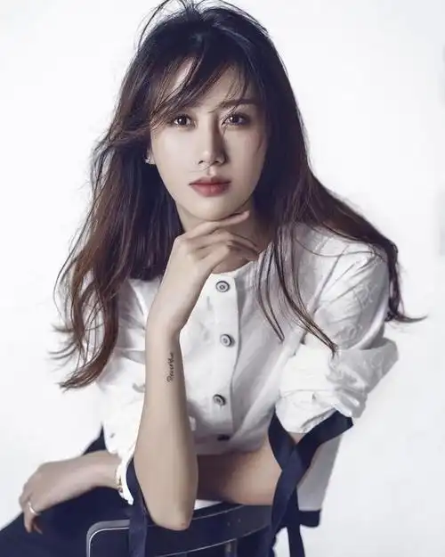 娇妻陈露晒比基尼写真火辣身材一览无余庆祝孙悦重返cba