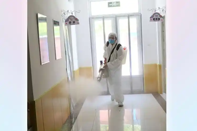 垦利区明珠公馆幼儿园开展疫情防控全面消毒工作