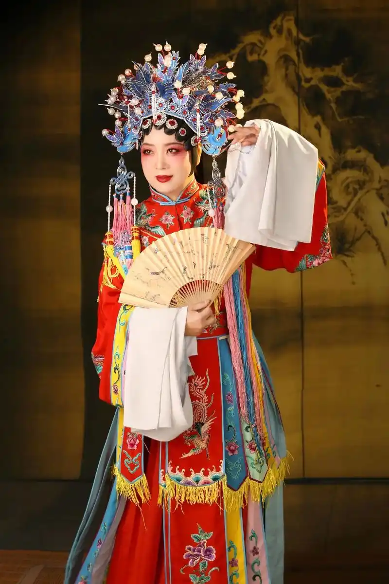 扮上戏曲摄影 抖一抖自己的范儿🌹🌹🌹 - 抖音